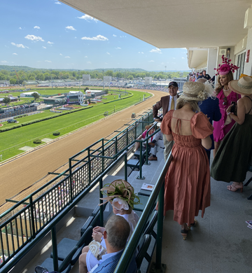 Our Triple Crown traveling packing list will help you prepare for your horse race experience.