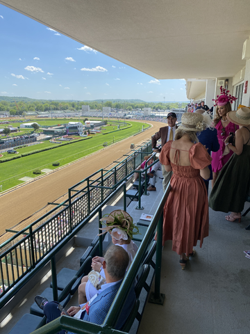 Our Triple Crown traveling packing list will help you prepare for your horse race experience.