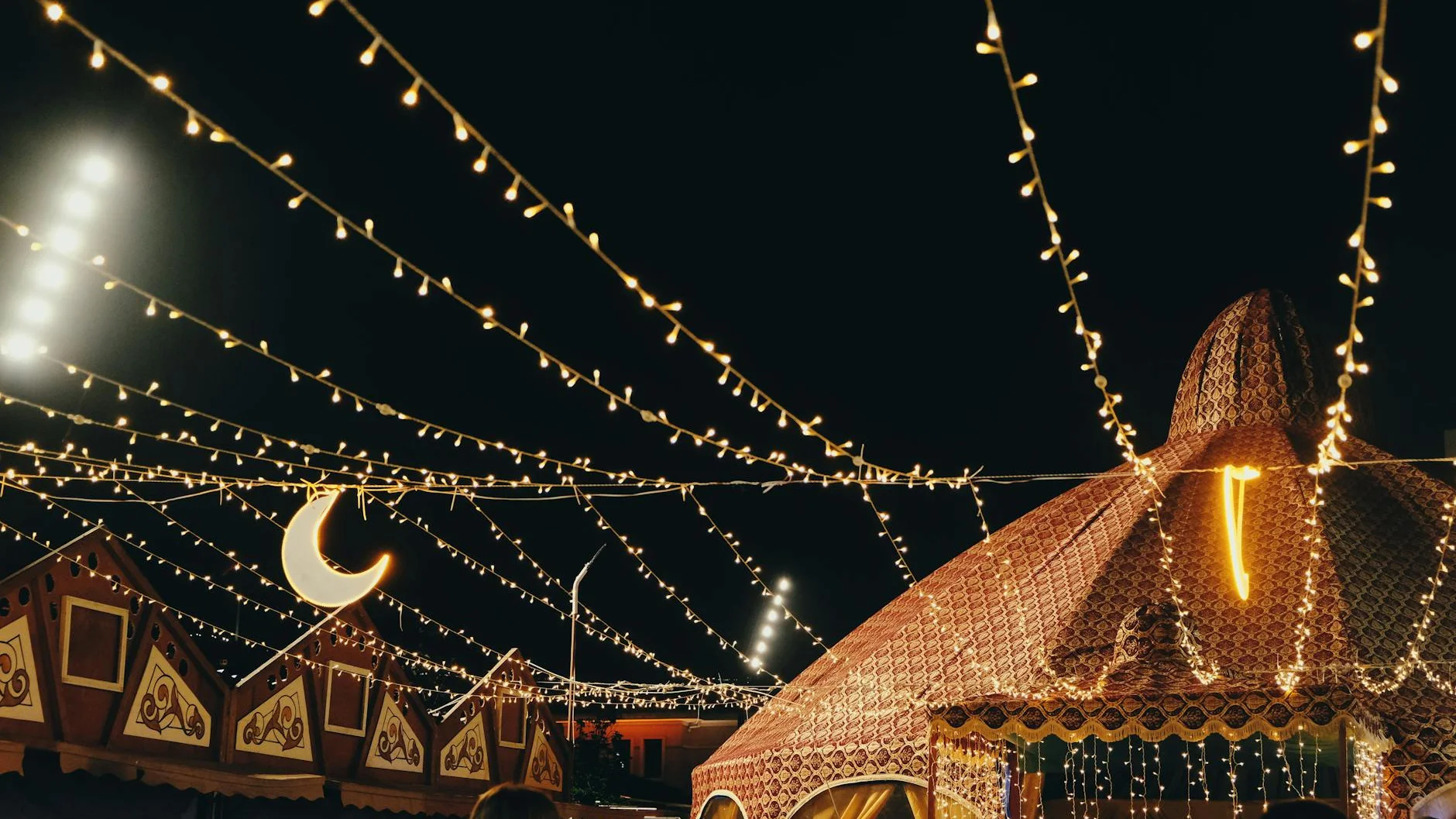 Baltimore Inner Harbor dining scene during Preakness Stakes weekend